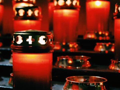 Свеча в лампаде