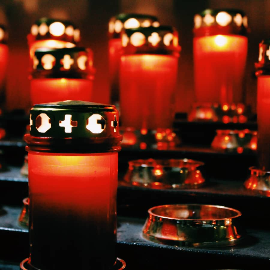 Свеча в лампаде