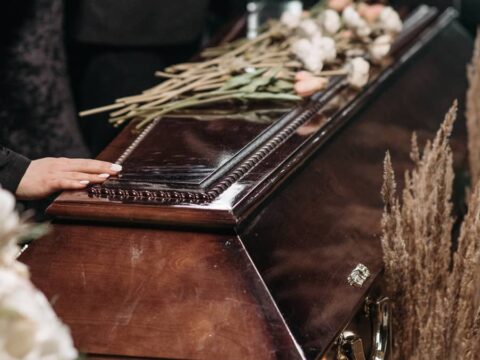 Гроб из темного дуба